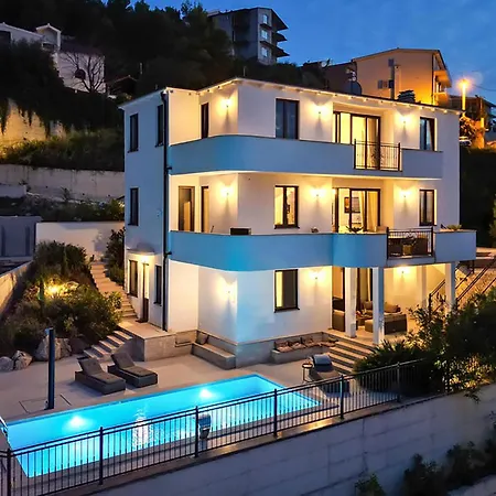 Beautiful In Feriehus Podstrana